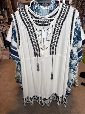 BB Dakota ivory  Tunic with Black Embroidered Trim and Tassel Lace